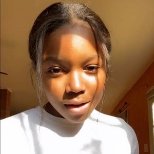 Meet your Posher, Nia